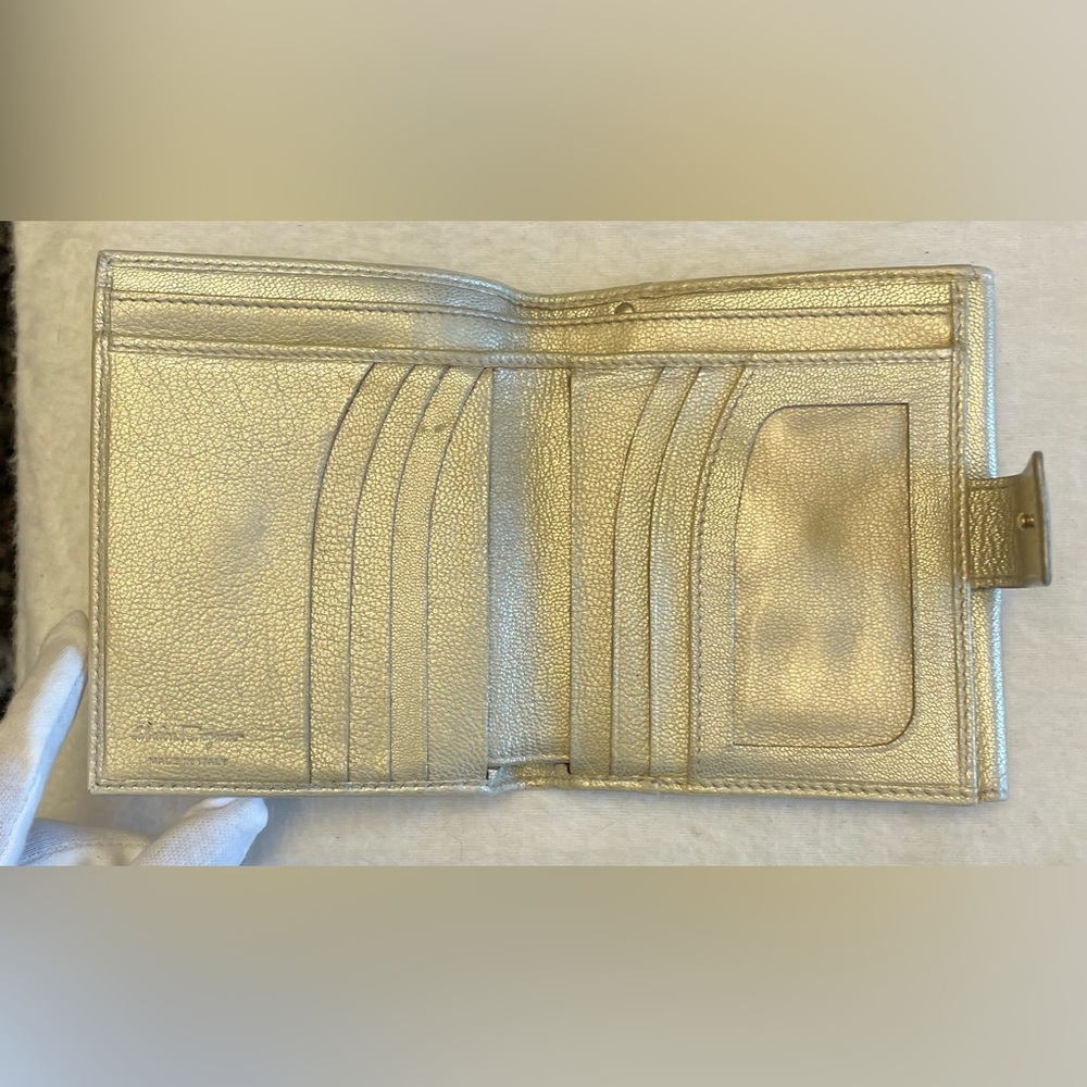 Salvatore Ferragamo Authentic Vintage Silver Compact Wallet - Picture 10 of 16